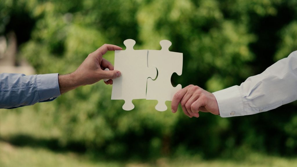 Puzzle pieces representing matching addiction situation to appropriate therapy type.