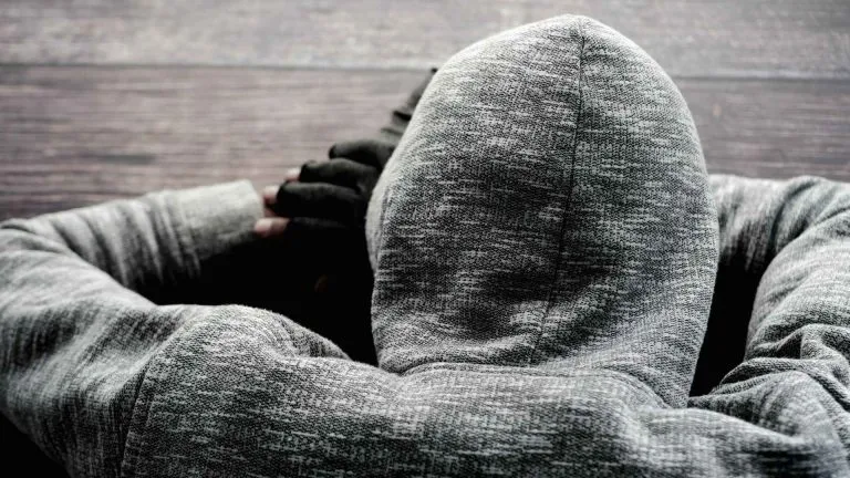 signs of fentanyl addiction include things like changes in behavior and drowsiness