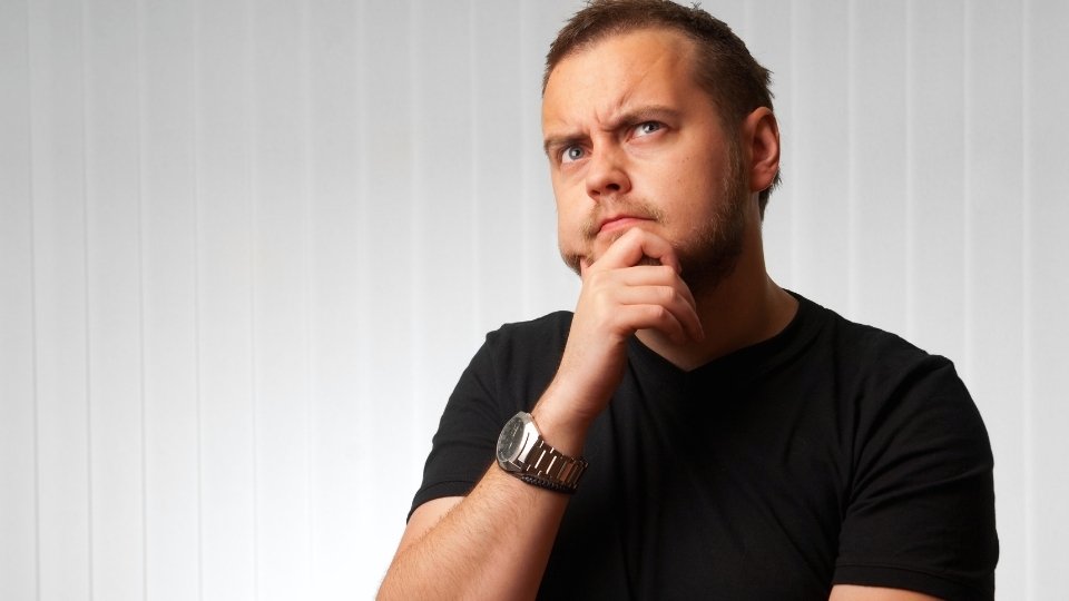 Signs Someone Is on Cocaine comedown include signs like paranoia and neglecting work.