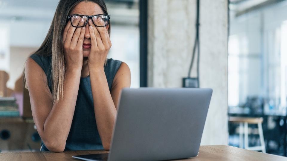 a woman feels extremely drowsy, which is a symptom of an abien overdose.